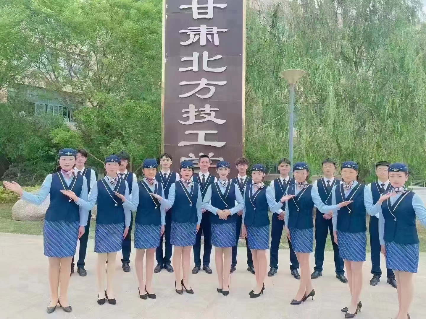 兰州铁路学校招收往届毕业的学生吗?