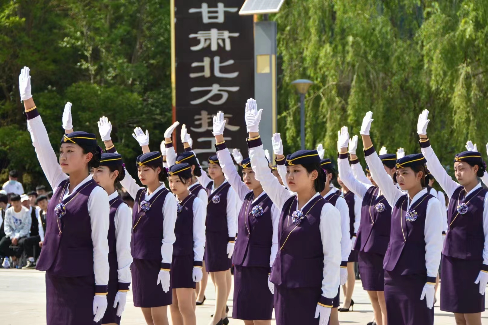 女生选择兰州轨道交通运输学校怎么样