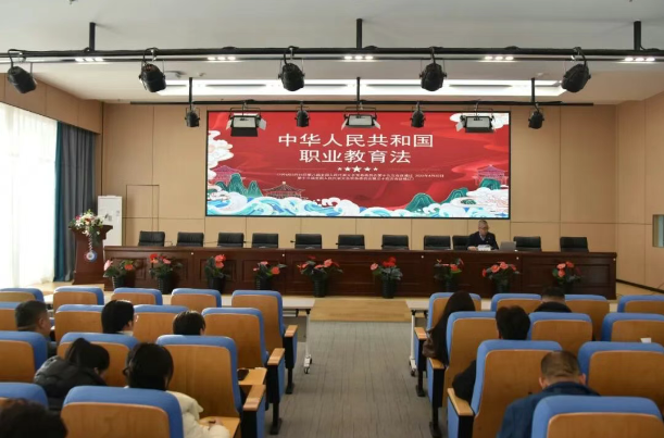 师德师风建设月 | 铸魂强师守初心 立德树人担使命